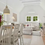 Renovated Summer House In Tisvilde בית נופש *