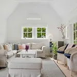 Renovated Summer House In Tisvilde *