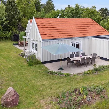 בית נופש Renovated Summer House In Tisvilde *