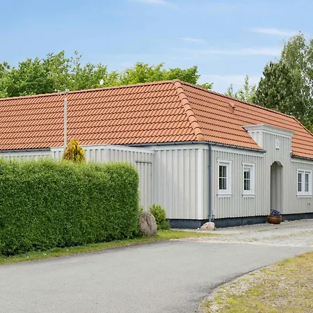 Renovated Summer House In Tisvilde *