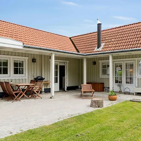 בית נופש Renovated Summer House In Tisvilde *