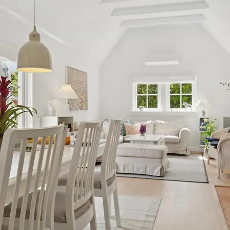 Renovated Summer House In Tisvilde